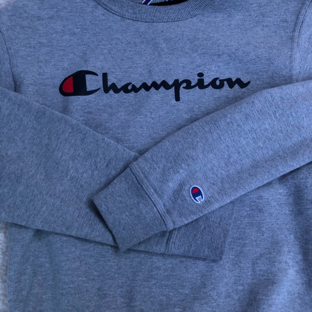 Champion crew neck  🏷